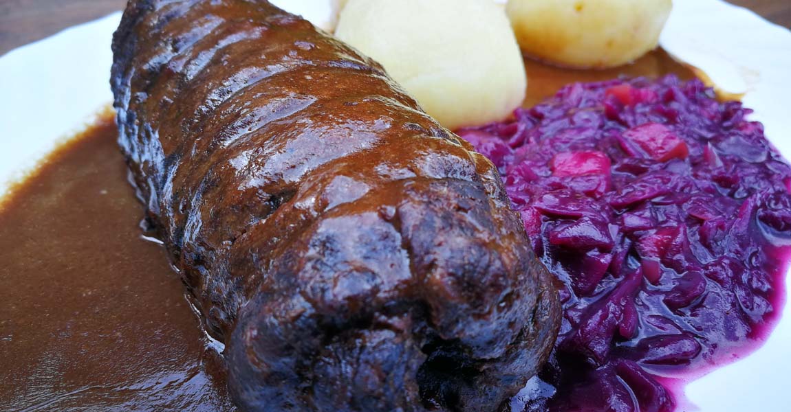 Roulade mit Rotkohl und Klößen Bild